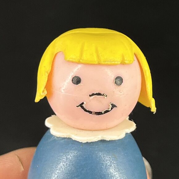 Vintage Fisher Price little people wood blue girl yellow/blond hair/pigtails - Picture 7 of 12